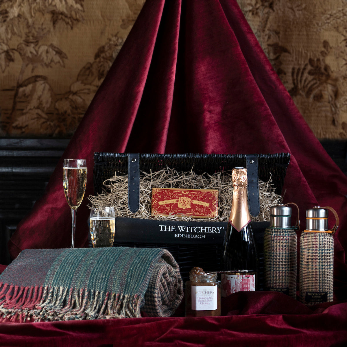 Picnic Hamper with Champagne