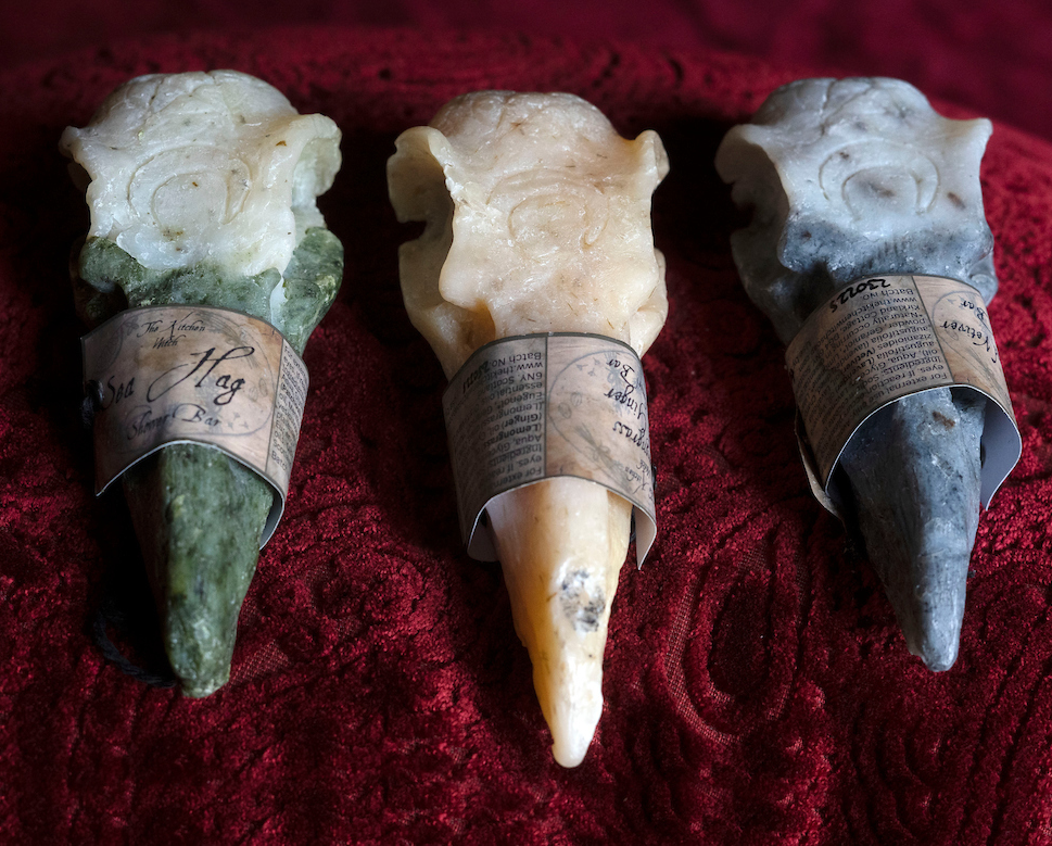 Crow Skull Shower Bar